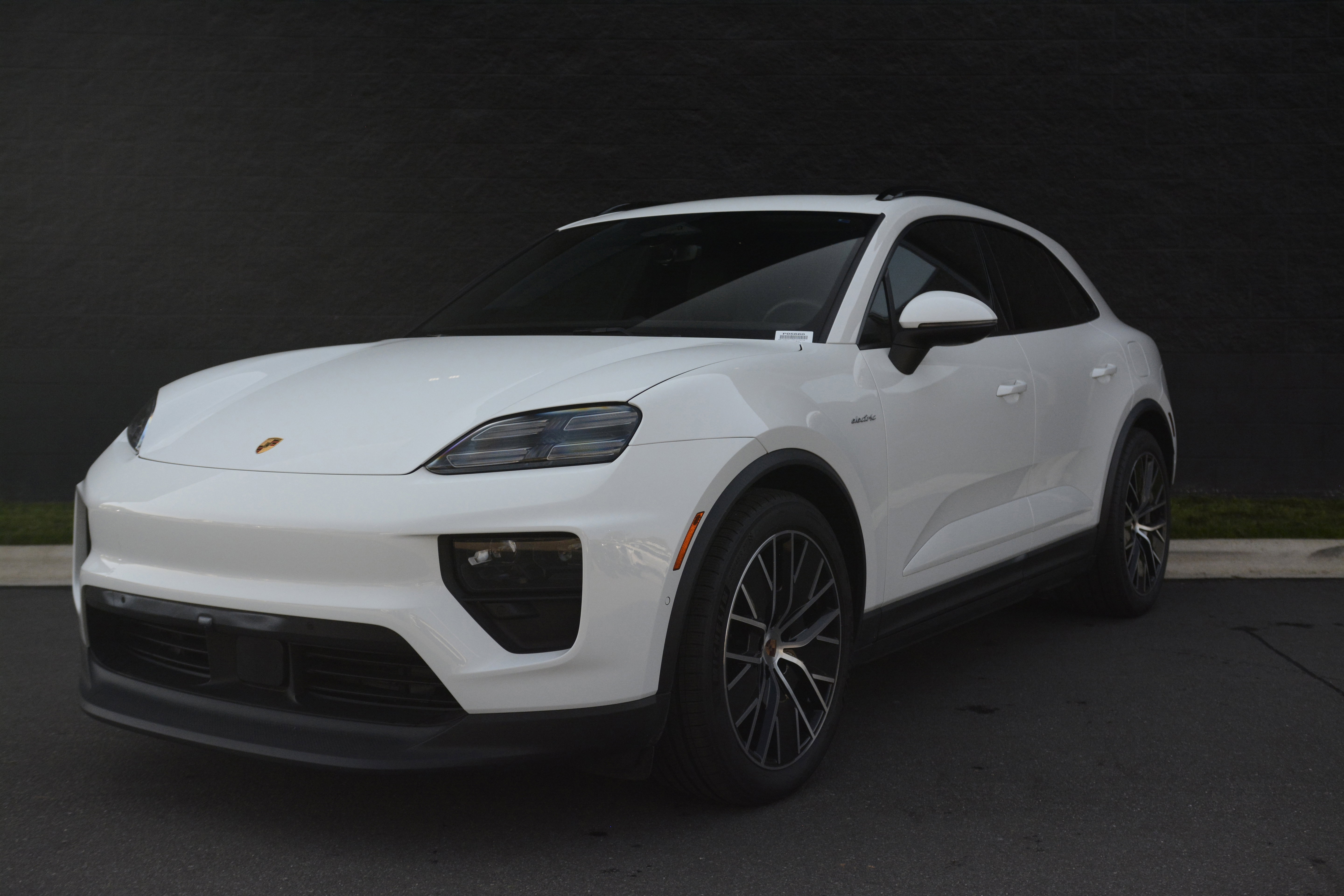 Certified 2025 Porsche Macan Electric image 1