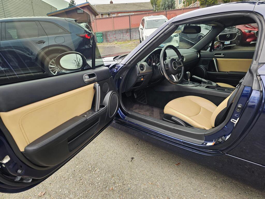 Used 2010 MAZDA MX-5 Miata Grand Touring w/ Premium Pkg image 15