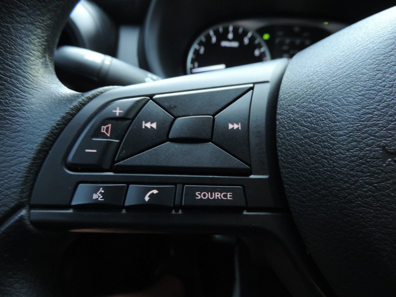 Certified 2025 Nissan Kicks Play S FWD image 25