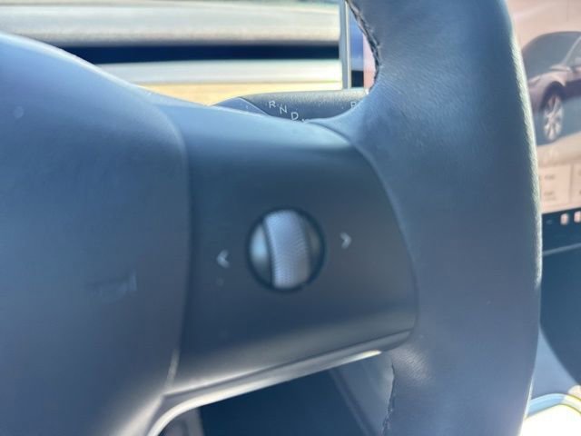 Used 2022 Tesla Model Y Long Range AWD/4WD image 27