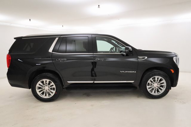 Used 2023 GMC Yukon SLT w/ SLT Premium Package image 2