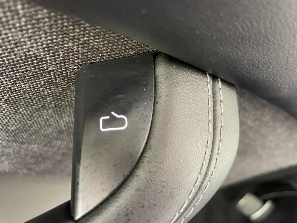 Used 2022 Tesla Model X AWD/4WD image 18