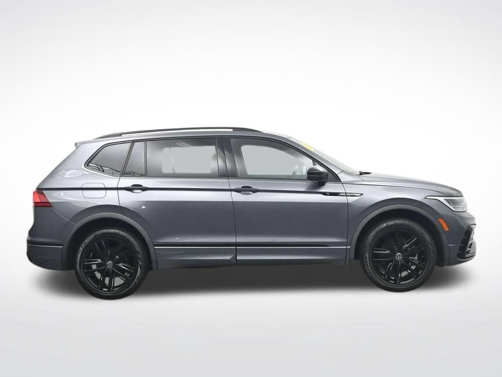 Used 2022 Volkswagen Tiguan SE R-Line AWD/4WD image 4