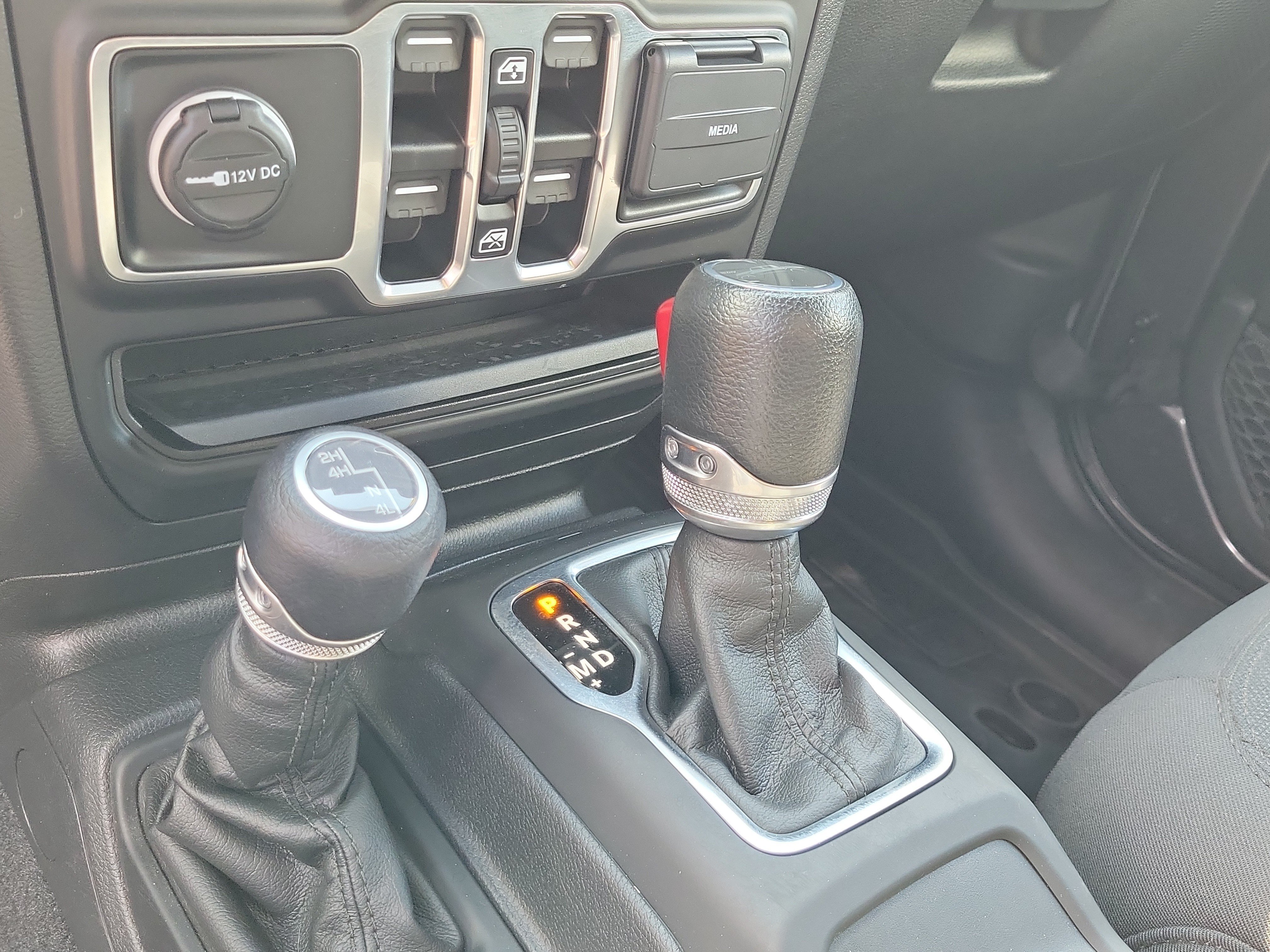 Used 2023 Jeep Gladiator Sport AWD/4WD image 25