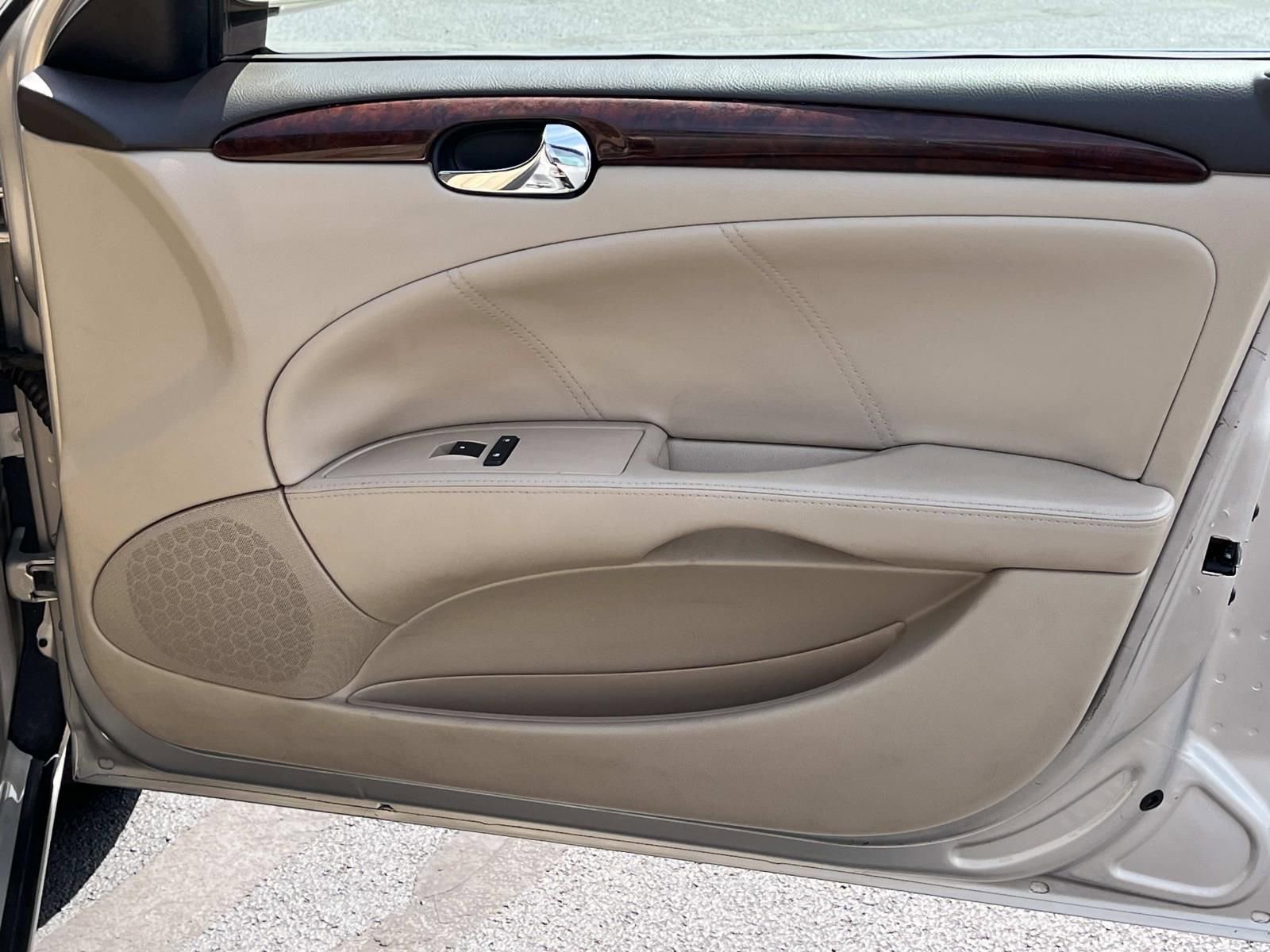 Used 2008 Buick Lucerne CXL w/ Driver Confidence Package FWD image 21