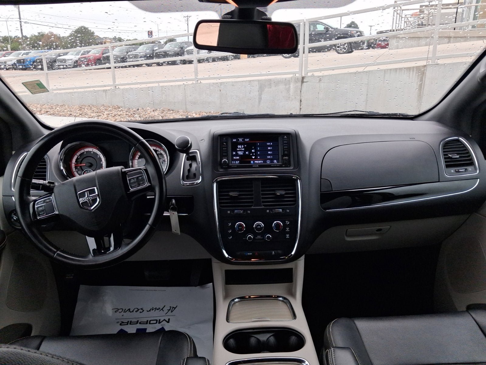 Used 2019 Dodge Grand Caravan SXT FWD image 13