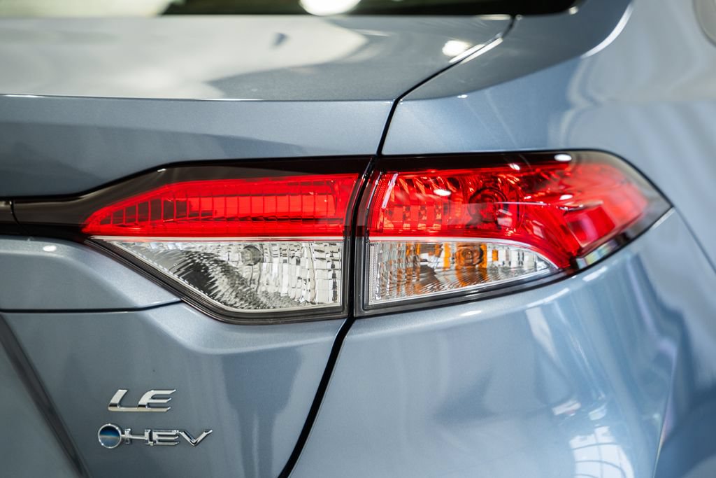 Used 2025 Toyota Corolla LE w/ LE Premium Package FWD image 6