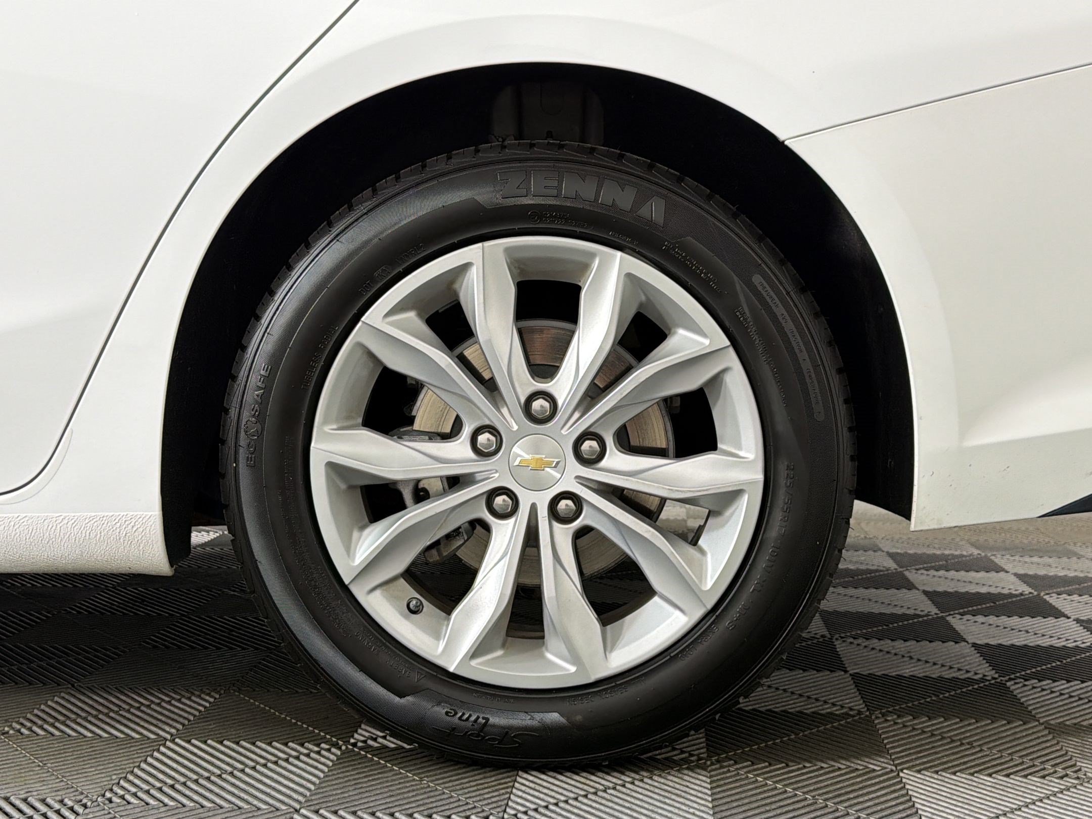Used 2024 Chevrolet Malibu LT FWD image 10