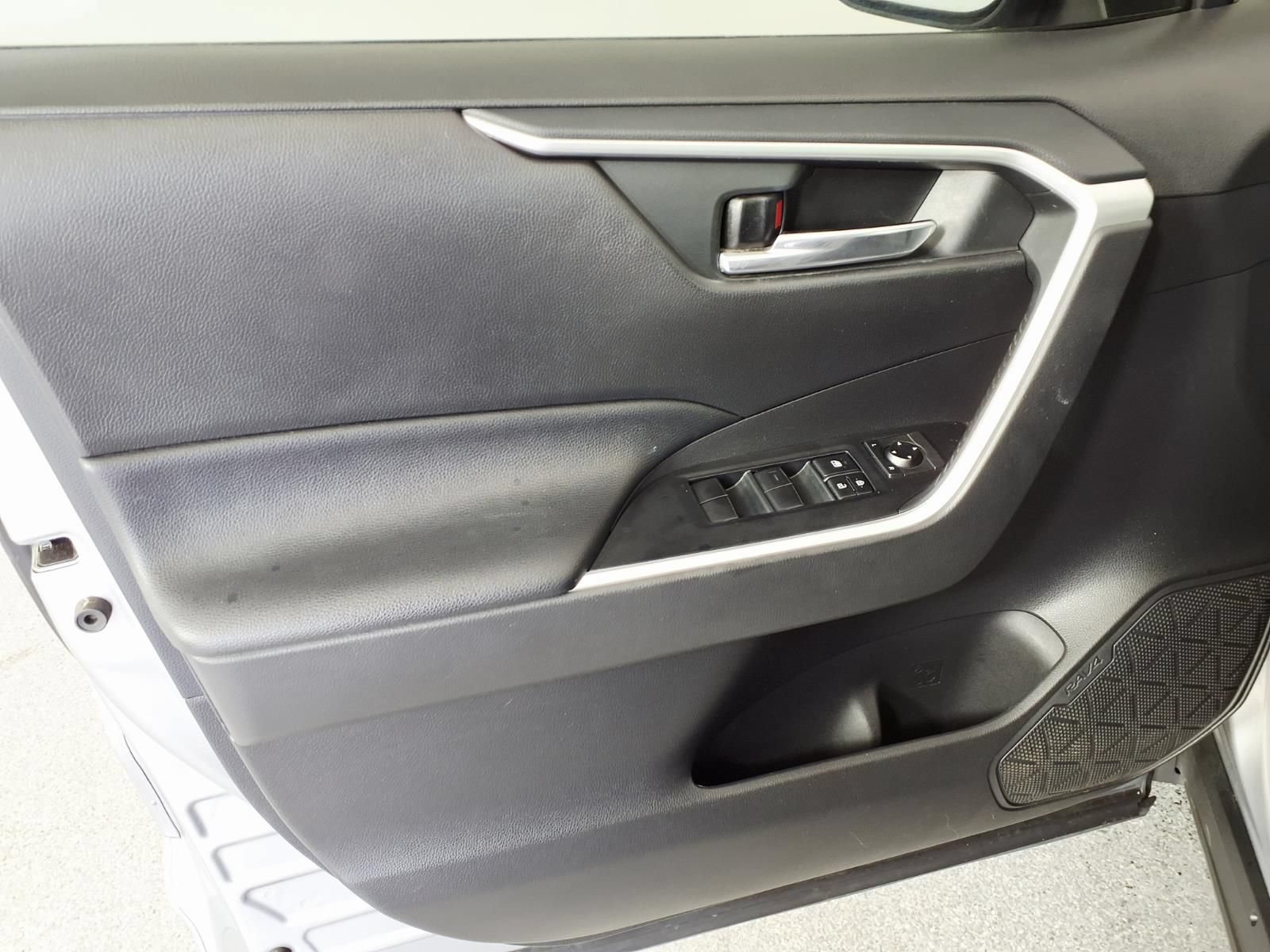 Used 2020 Toyota RAV4 XLE w/ Convenience Package AWD/4WD image 14