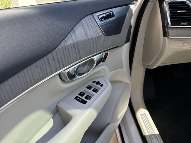 New 2025 Volvo XC90 T8 Plus w/ Protection Package Premier image 15