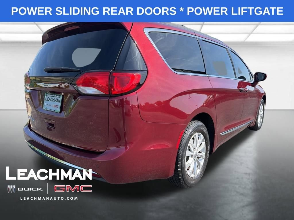 Used 2017 Chrysler Pacifica Touring-L image 3