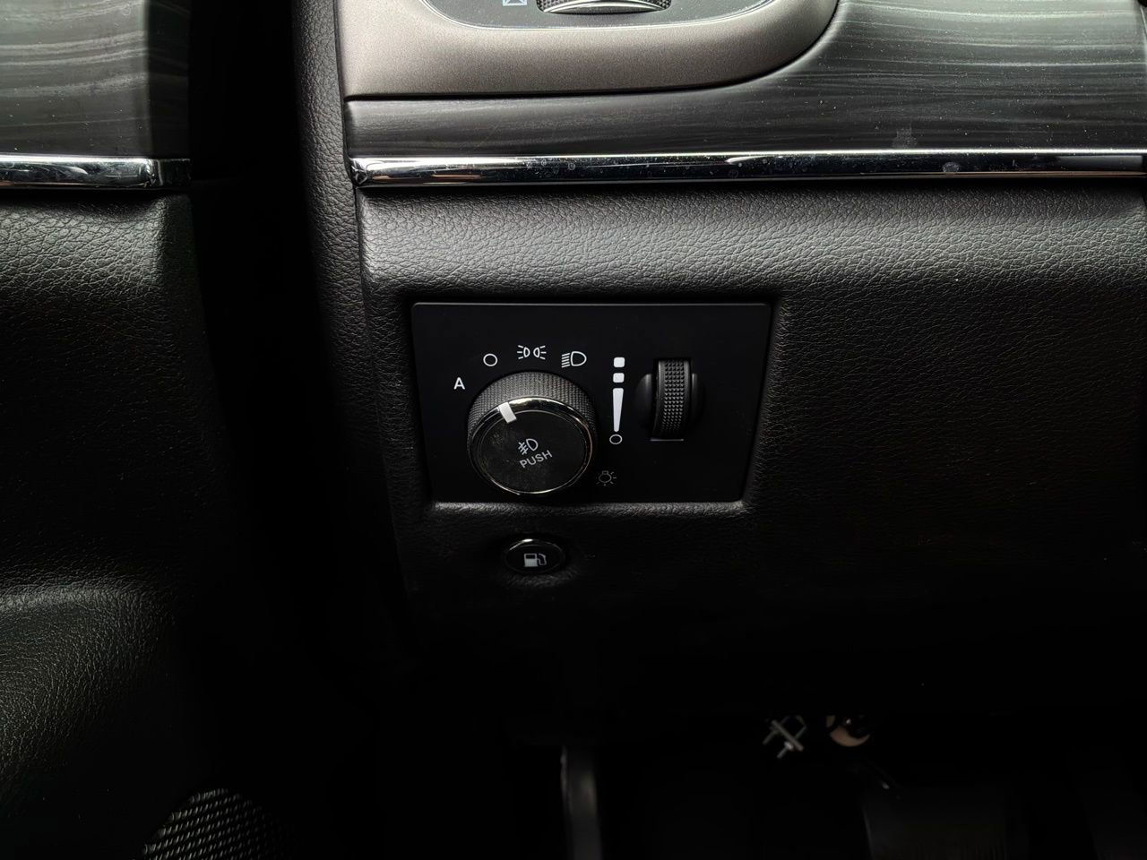 Used 2021 Jeep Grand Cherokee Limited AWD/4WD image 24