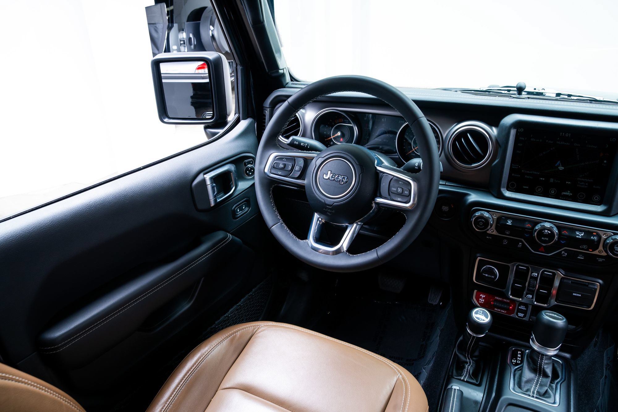 Used 2023 Jeep Gladiator Rubicon w/ Safety Group AWD/4WD image 8