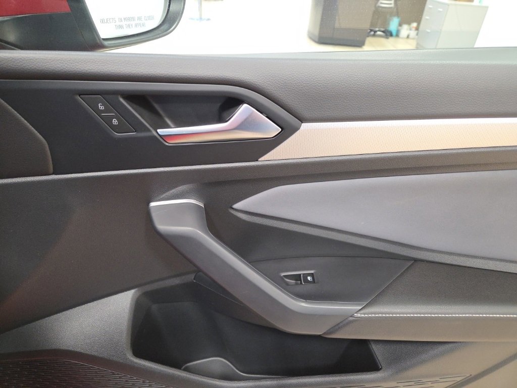 Used 2025 Volkswagen Jetta SE w/ Sunroof Package image 18