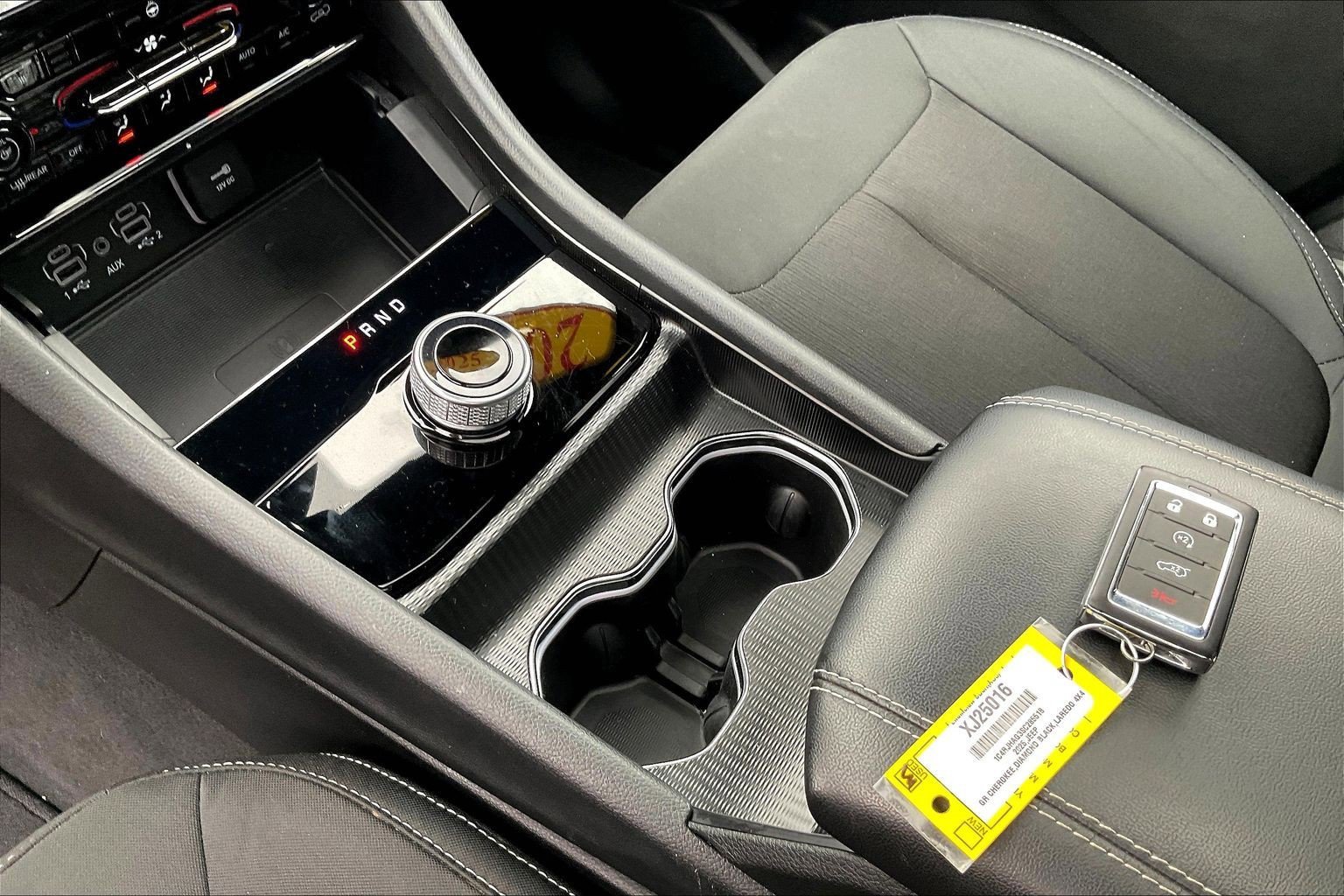 Used 2025 Jeep Grand Cherokee Laredo X w/ Luxury Tech Group I image 17