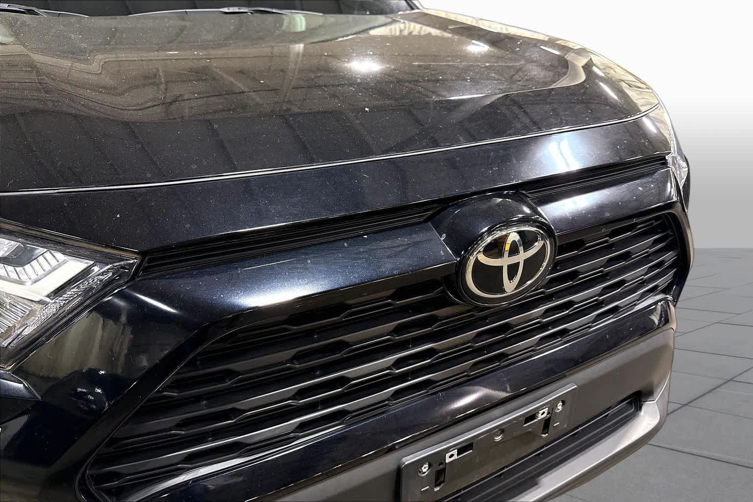 Used 2023 Toyota RAV4 LE AWD/4WD image 30