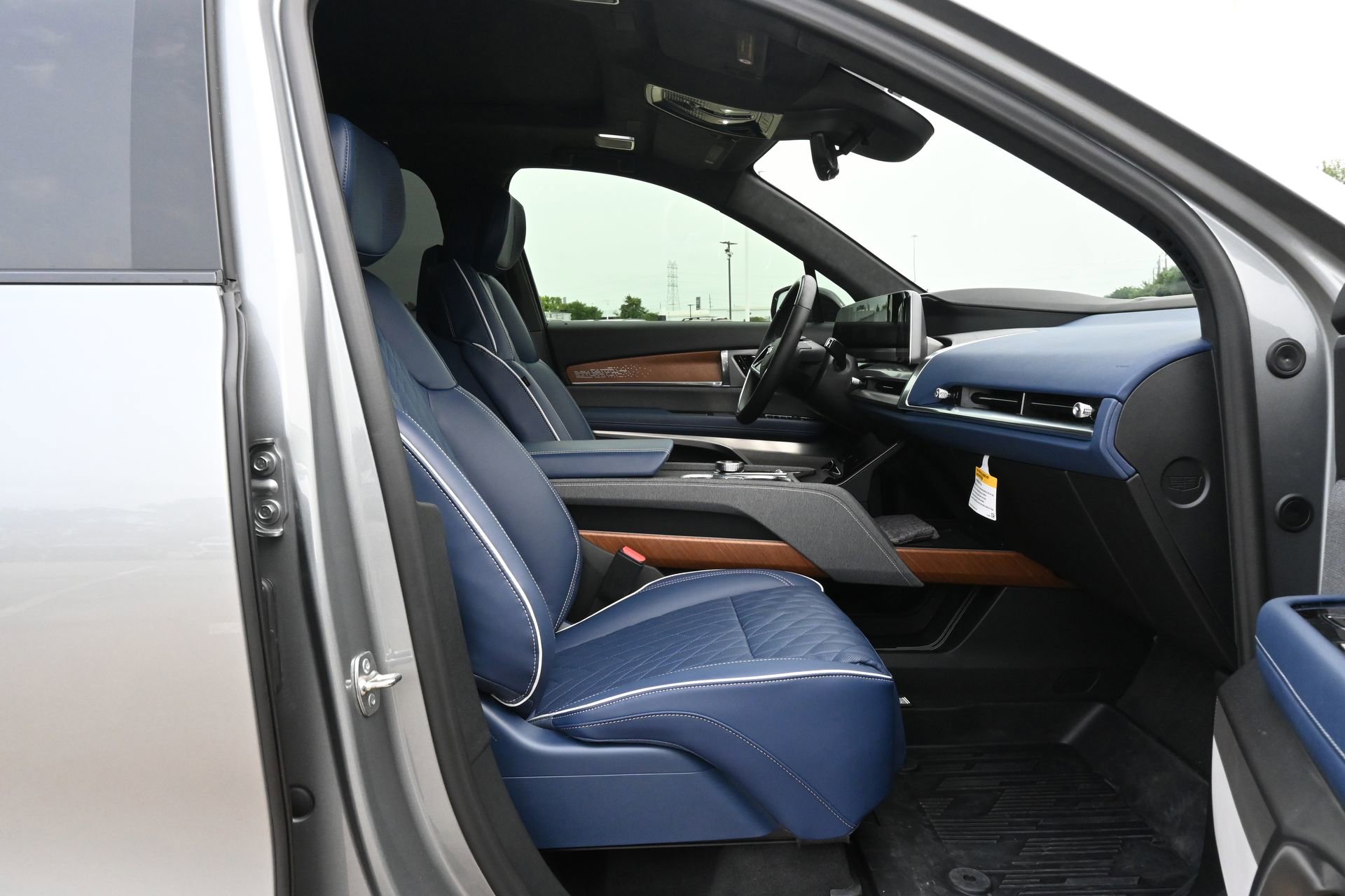 Used 2026 Cadillac Vistiq Premium Luxury w/ LPO, Floor Liner Package AWD/4WD image 25