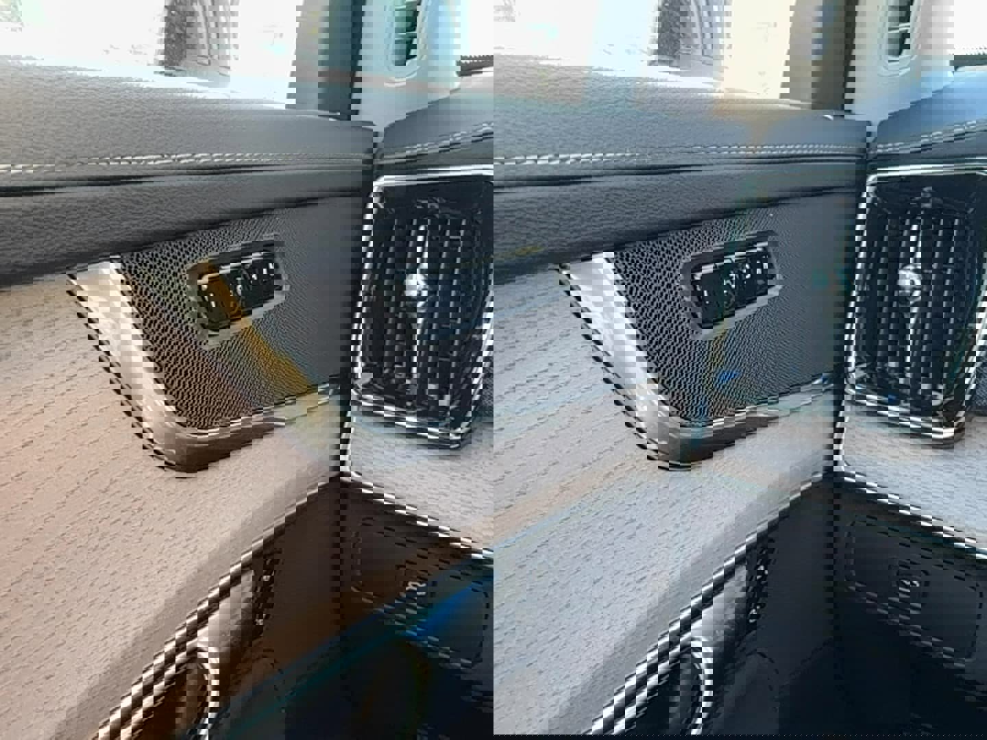 New 2026 Volvo XC90 B5 Core image 18