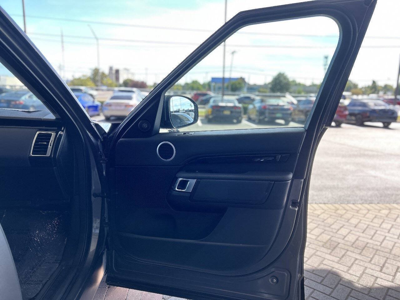 Used 2018 Land Rover Discovery SE AWD/4WD image 52