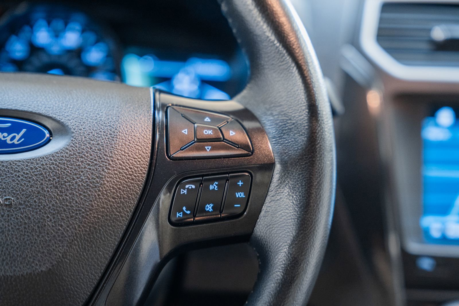 Certified 2017 Ford Explorer XLT w/ Equipment Group 202A image 32