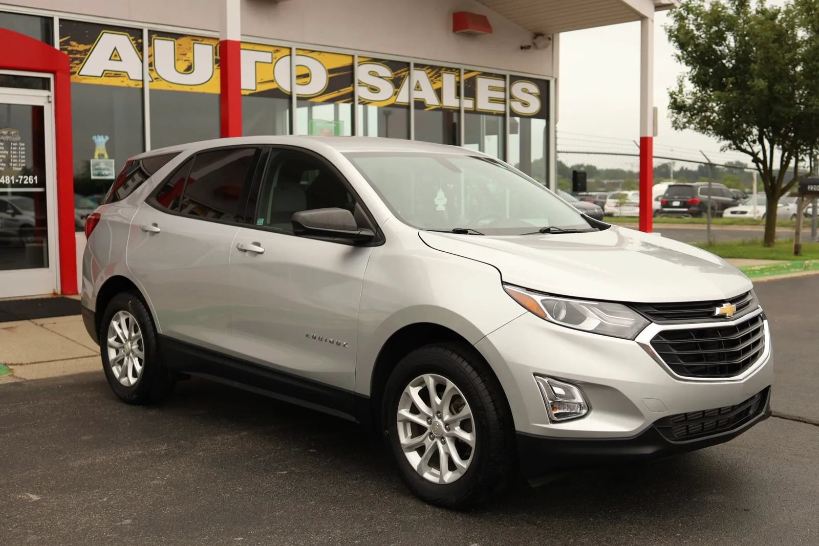 Used 2019 Chevrolet Equinox LS w/ LS Convenience Package AWD/4WD image 3
