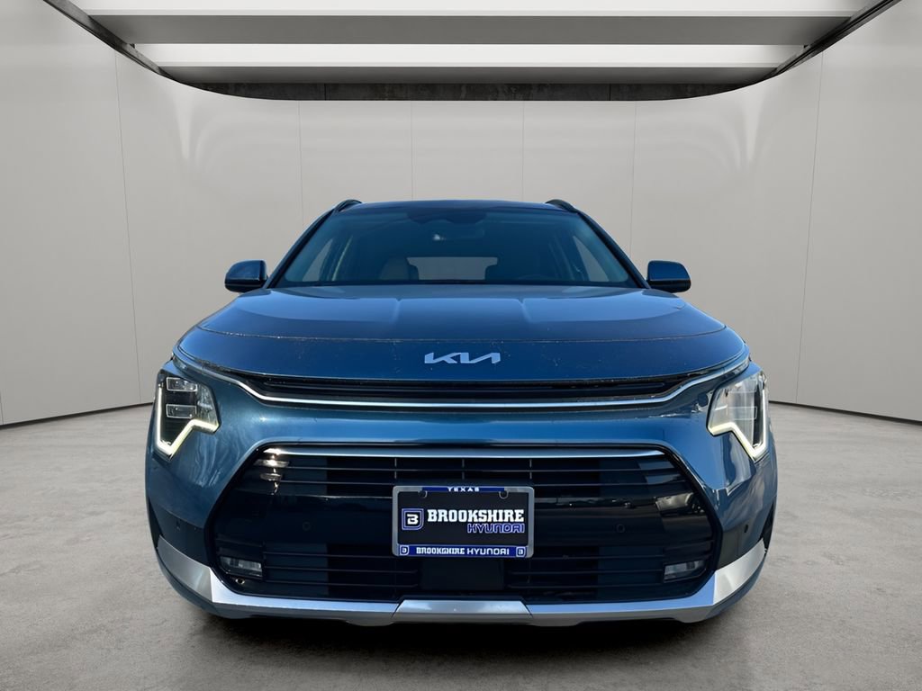Used 2023 Kia Niro SX Touring image 8