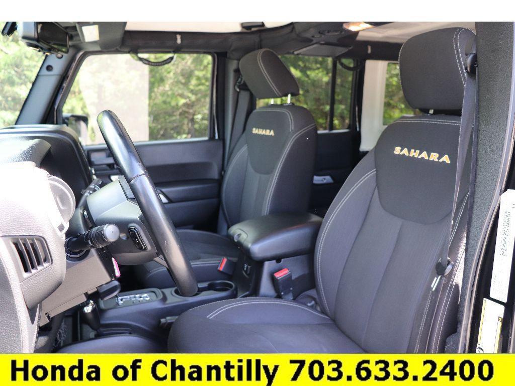 Used 2015 Jeep Wrangler Unlimited Sahara w/ Connectivity Group AWD/4WD image 18