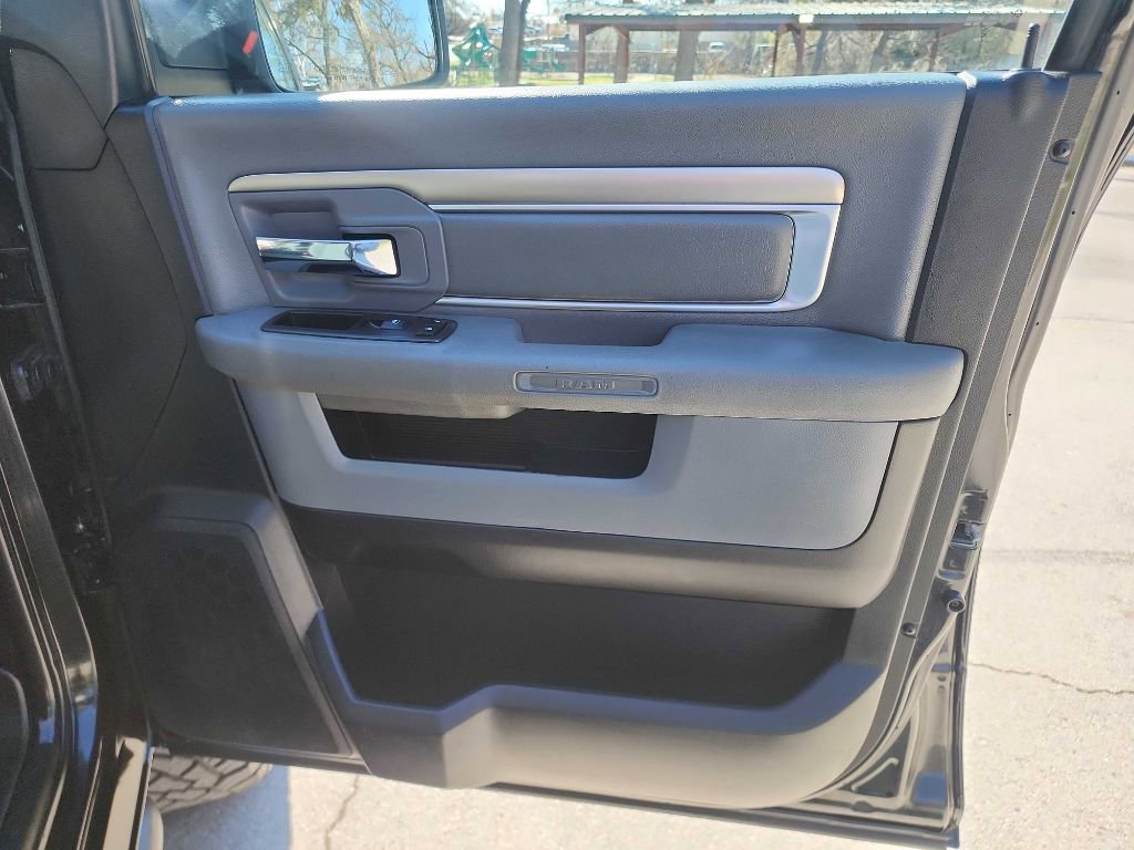 Used 2018 RAM 2500 SLT w/ Luxury Group image 37