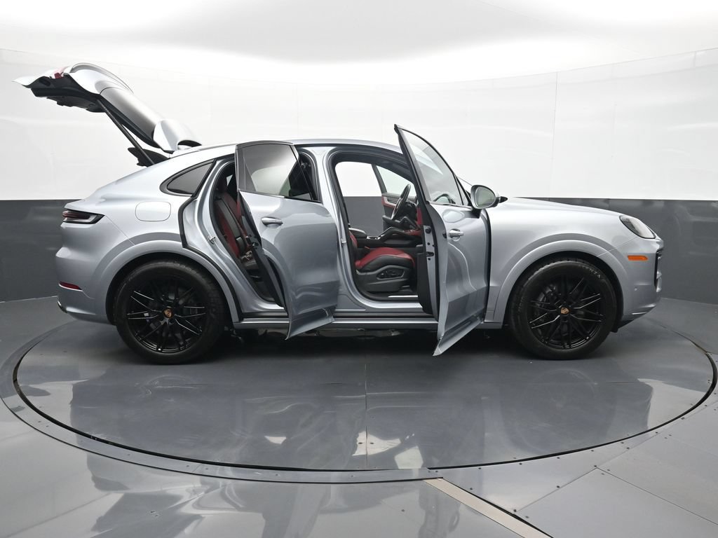 Certified 2025 Porsche Cayenne Coupe AWD/4WD image 34