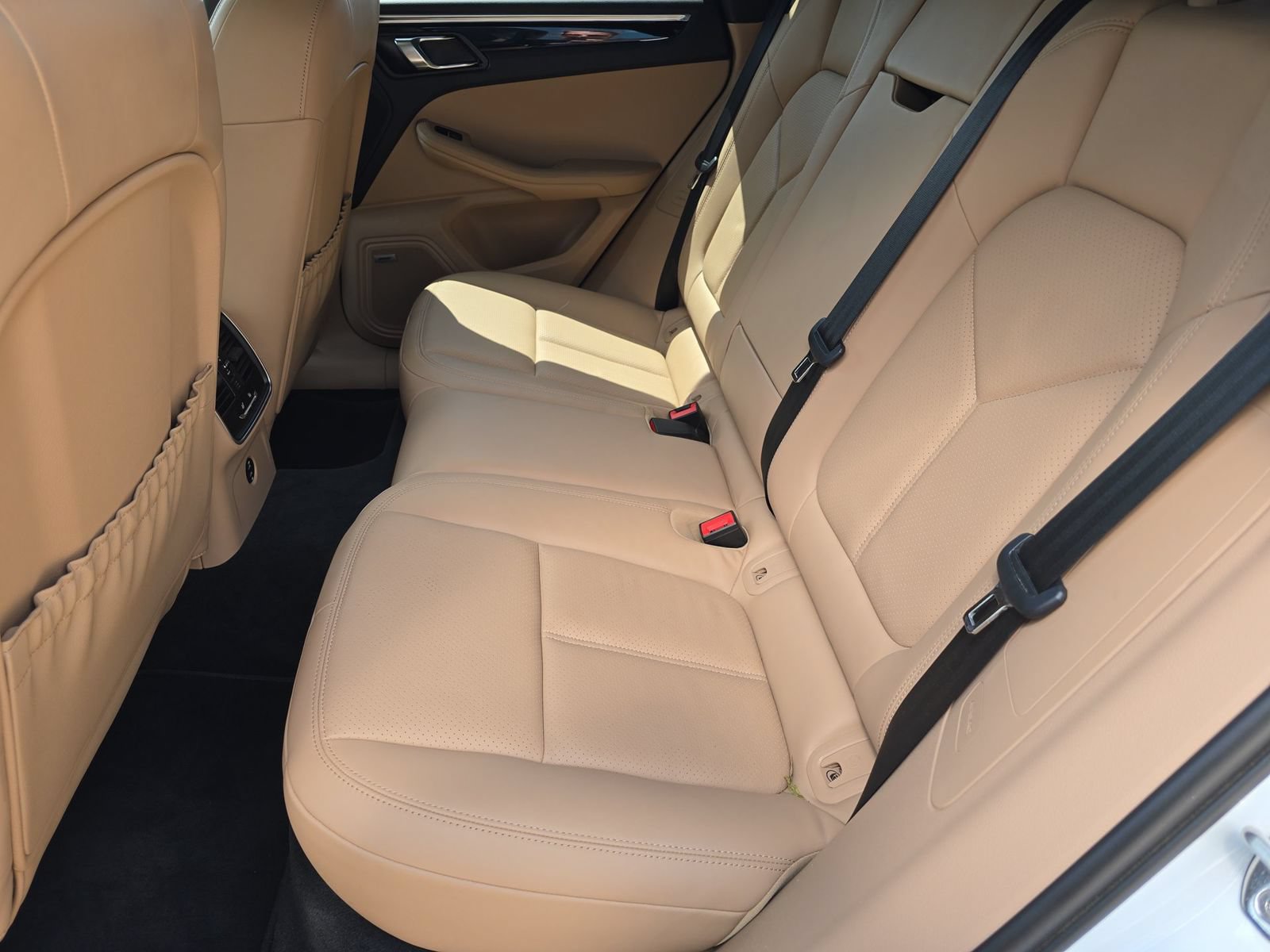 Certified 2022 Porsche Macan AWD/4WD image 23