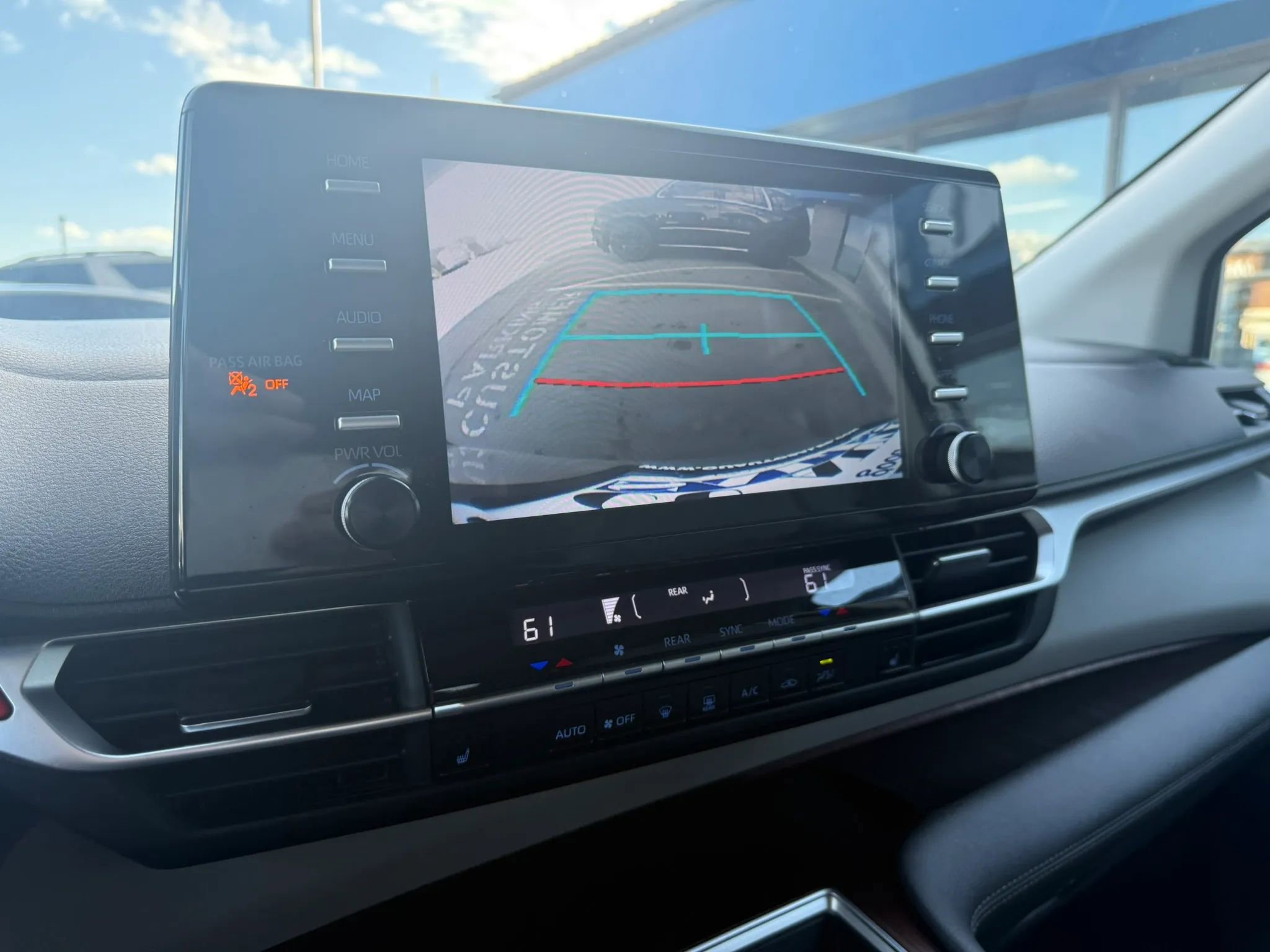 Used 2024 Toyota Sienna XLE image 13