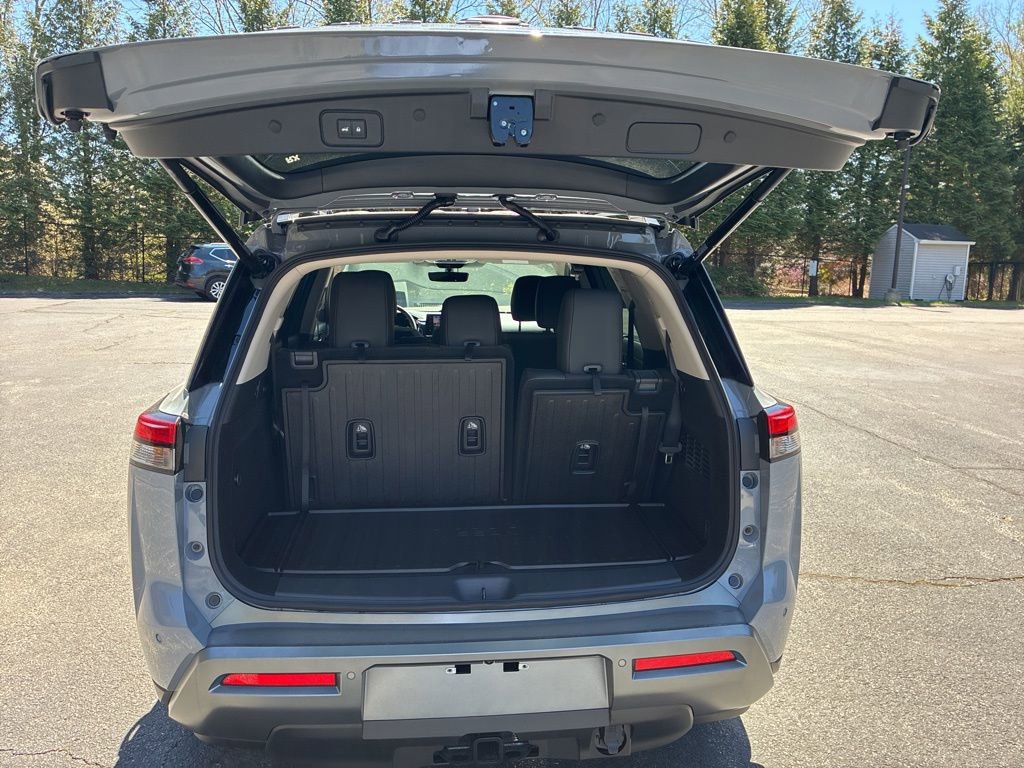 New 2026 Nissan Pathfinder Platinum AWD/4WD image 9