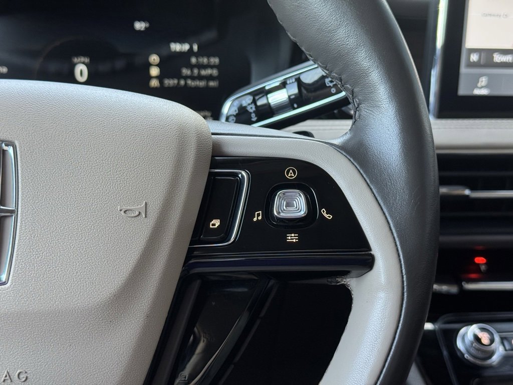 Used 2022 Lincoln Corsair Reserve w/ Equipment Group 201A image 20