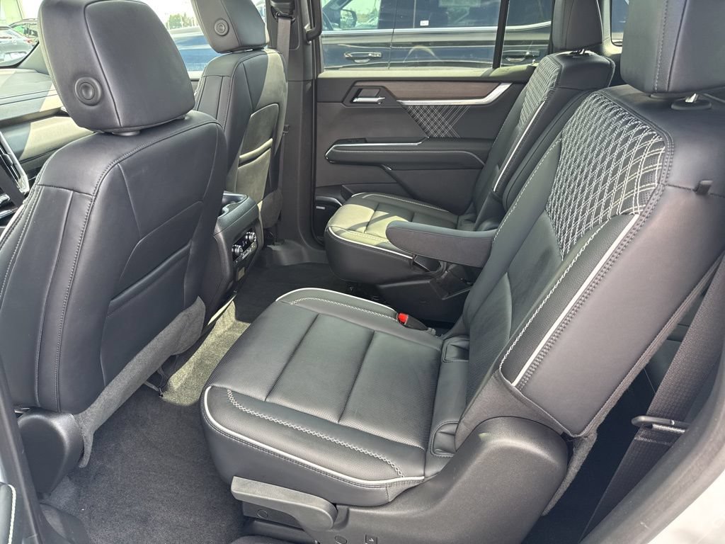 Used 2025 GMC Acadia Denali w/ LPO, Floor Liner Package AWD/4WD image 25