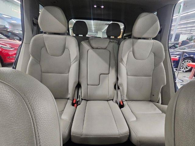 Used 2021 Volvo XC90 T5 Momentum w/ Climate Package AWD/4WD image 17