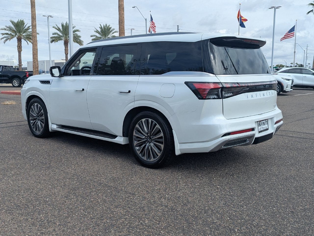 New 2027 INFINITI QX80 Luxe RWD image 3