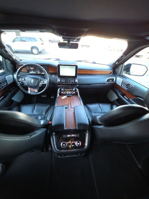 Used 2020 Lincoln Navigator Reserve image 14