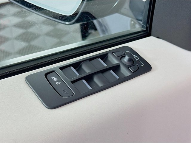 Used 2025 Land Rover Discovery Sport S image 19