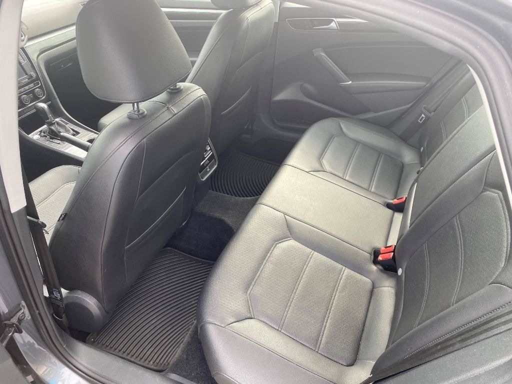 Used 2017 Volkswagen Passat 1.8T SE FWD image 16