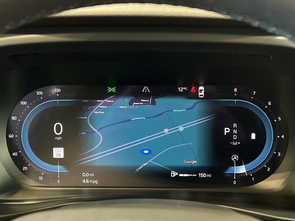 Used 2025 Volvo XC40 B5 Plus image 30