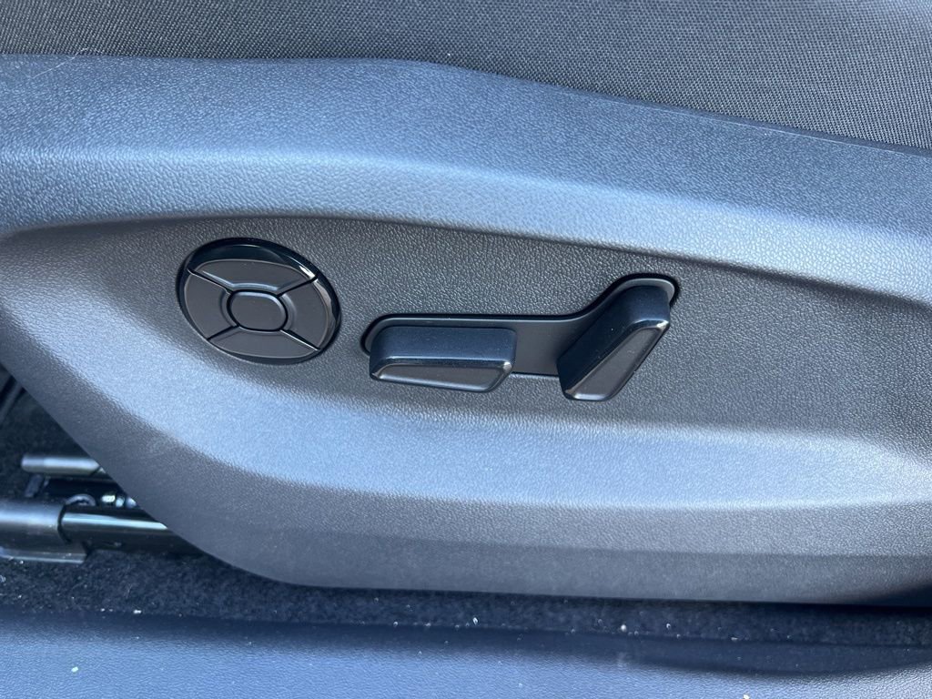 New 2026 Volkswagen Tiguan SE AWD/4WD image 17