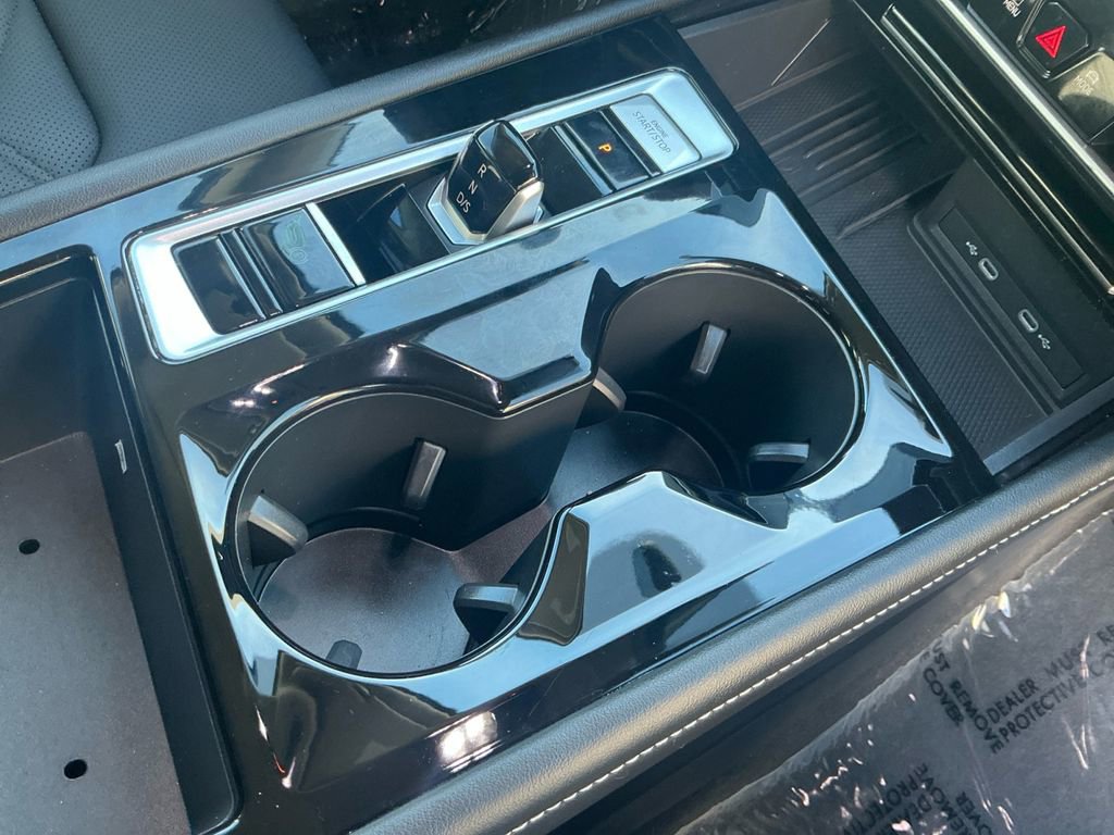 Used 2025 Volkswagen Atlas SE image 18