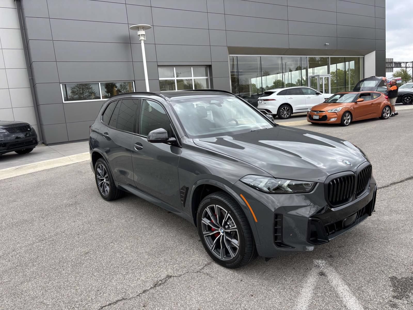 New 2026 BMW X5 xDrive40i w/ M Sport Package AWD/4WD image 1