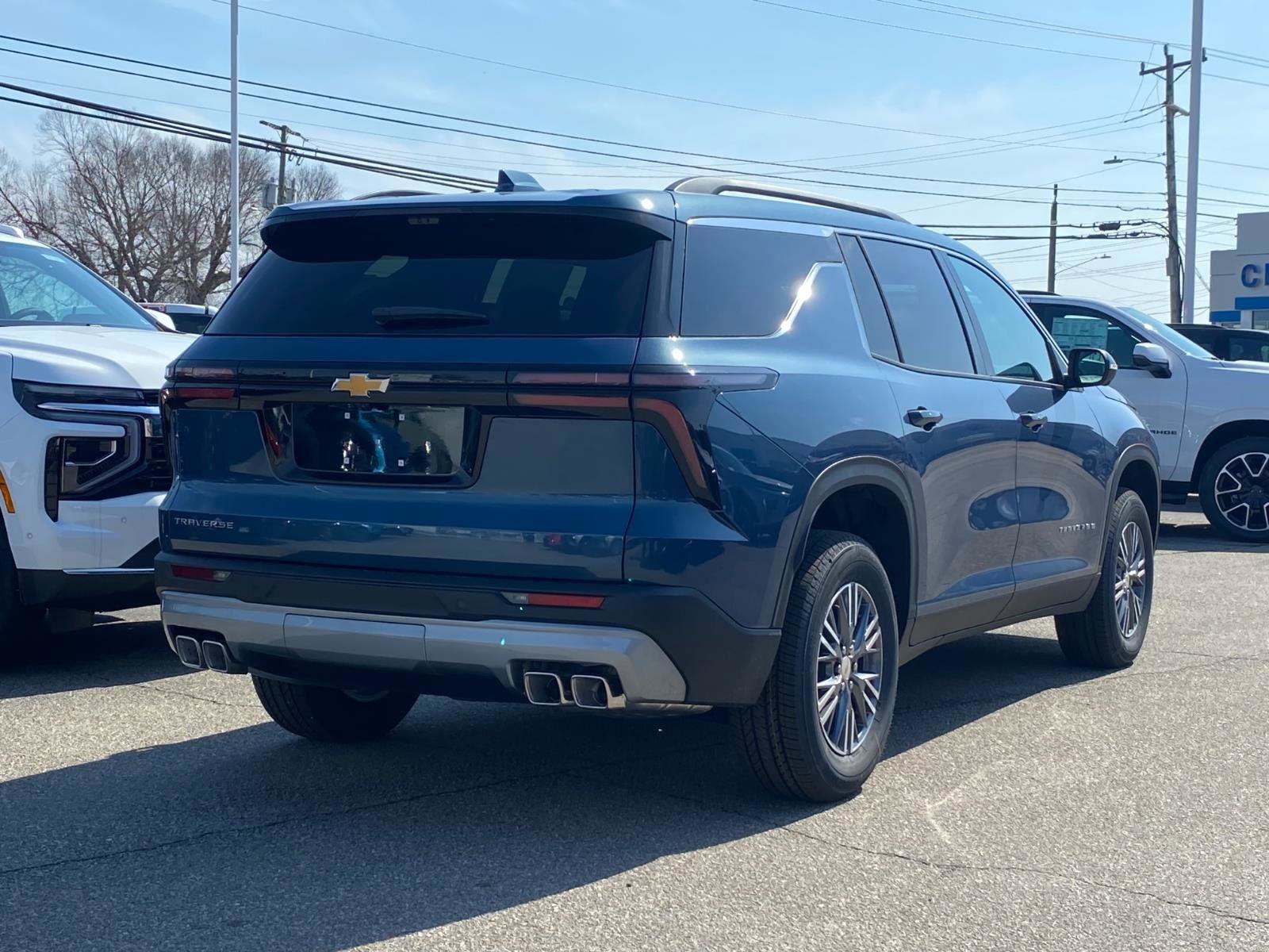 New 2026 Chevrolet Traverse LT w/ Driver Confidence Package FWD image 3