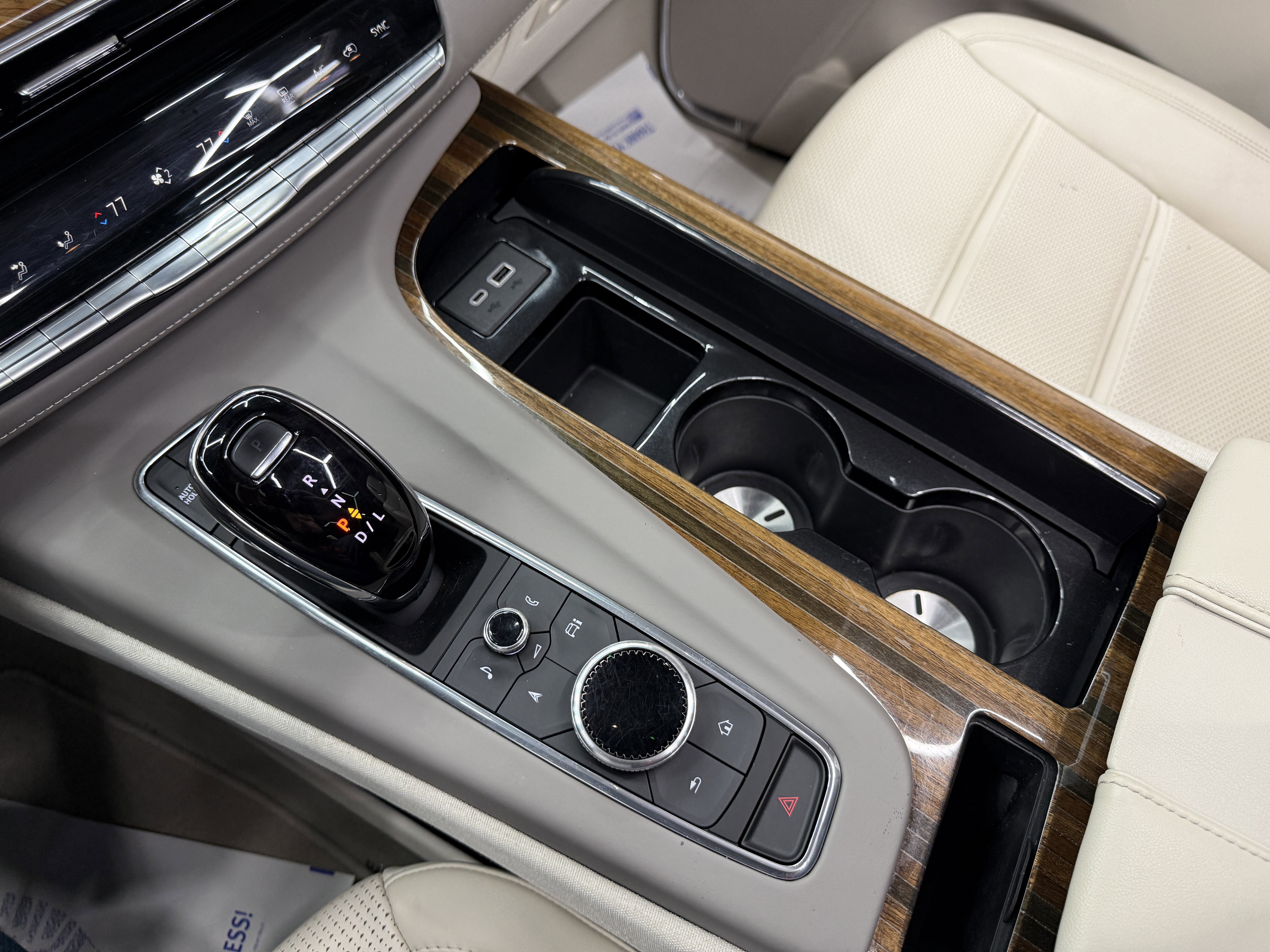 Used 2023 Cadillac Escalade Premium Luxury Platinum AWD/4WD image 17