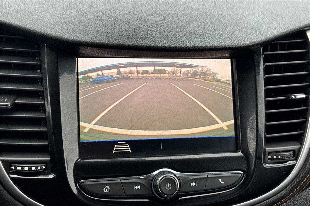 Used 2022 Chevrolet Trax LT w/ Midnight Edition image 27