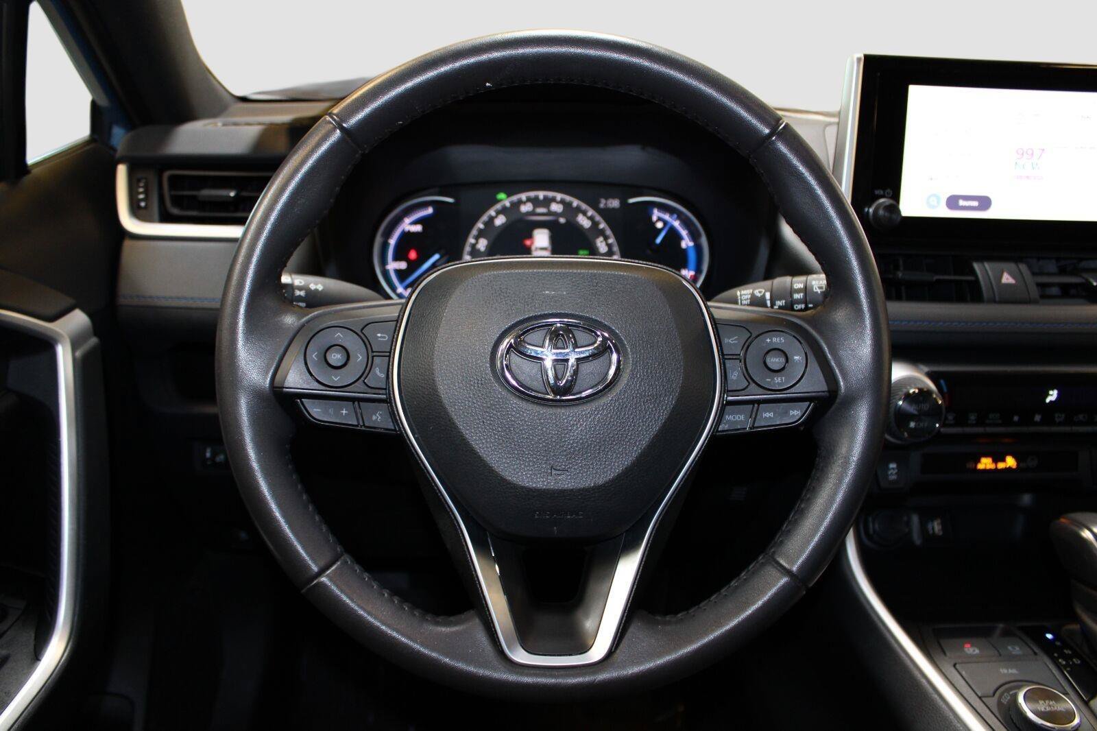 Used 2025 Toyota RAV4 SE AWD/4WD image 27