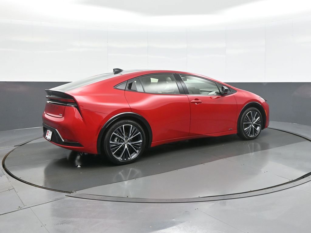 Used 2025 Toyota Prius XLE image 7