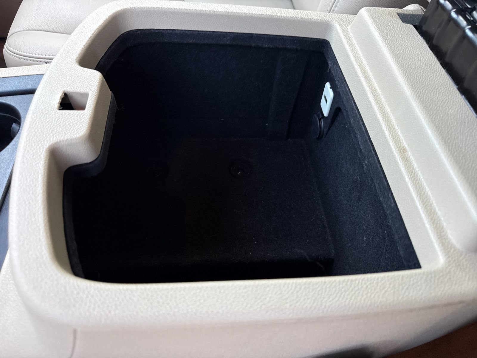 Used 2014 GMC Yukon XL SLT image 25