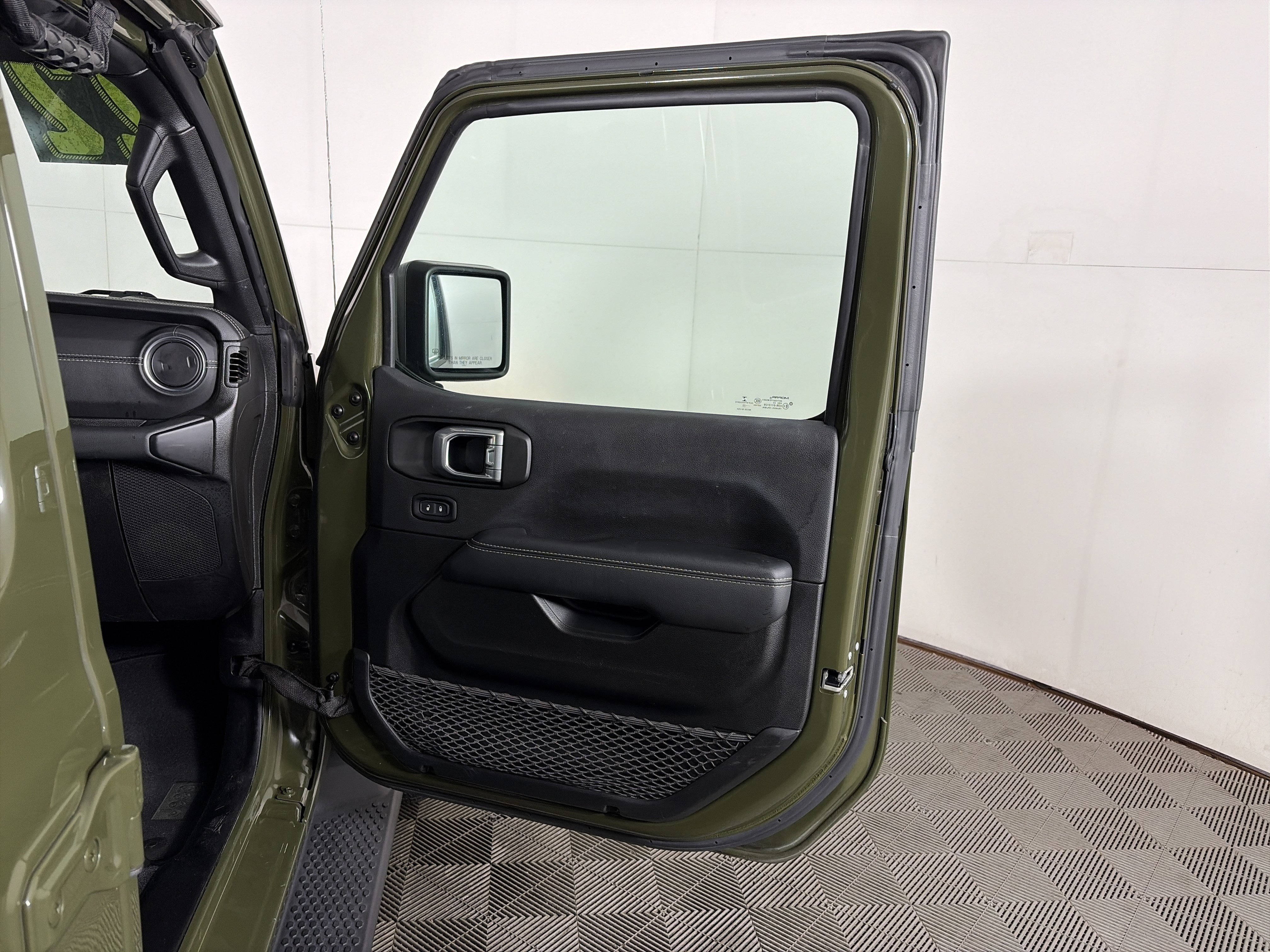 Used 2022 Jeep Wrangler Unlimited Sahara w/ Cold Weather Group image 39